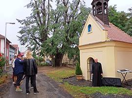 Požehnání obnovené kaple sv. Jana Nepomuckého ve Lhotce u Lovosic