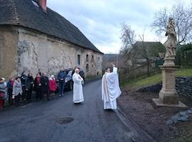 Mše svatá a žehnání zrestaurované barokní sochy sv. Jana Nepomuckého v Třebušíně v sobotu 24. prosince 2022